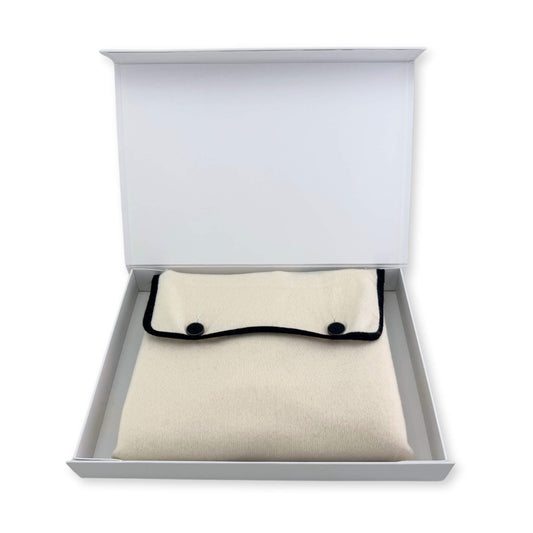 100% Cashmere Travel Set Black & White // sample